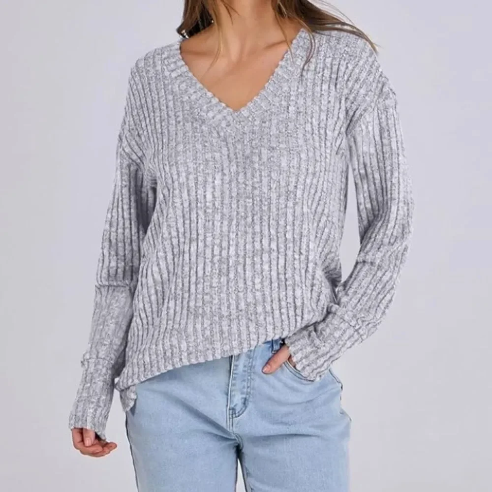 V-neck long sleeve pullover sweater top
